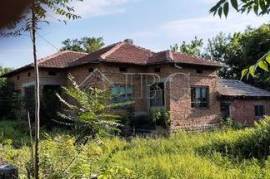 Solid House with renovated Roof and 1,450 sq.m. Garden in a peaceful village