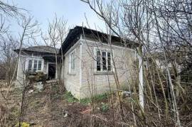 Charming Renovation Project Near the Sea – Huge Garden, Great Potential!