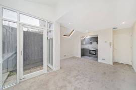 For Sale - Garratt Lane, Earlsfield, SW17 - £400,000