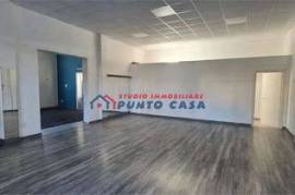 MARAUSA – Locale commerciale con magazzino e parcheggio – 150mq ca. – 2 vani + retro + w.c.