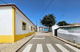 Urban land with a 2 bedroom villa with swimming pool - in Barão de São João, Lagos Urban land with a 2 bedroom villa with swimming pool - in Barão de São João, Lagos