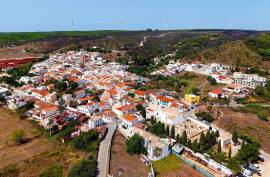 Urban land with a 2 bedroom villa with swimming pool - in Barão de São João, Lagos Urban land with a 2 bedroom villa with swimming pool - in Barão de São João, Lagos