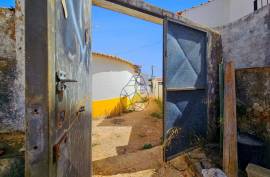Urban land with a 2 bedroom villa with swimming pool - in Barão de São João, Lagos Urban land with a 2 bedroom villa with swimming pool - in Barão de São João, Lagos