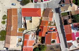 Urban land with a 2 bedroom villa with swimming pool - in Barão de São João, Lagos Urban land with a 2 bedroom villa with swimming pool - in Barão de São João, Lagos