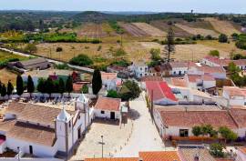 Urban land with a 2 bedroom villa with swimming pool - in Barão de São João, Lagos Urban land with a 2 bedroom villa with swimming pool - in Barão de São João, Lagos