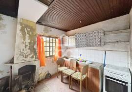 House for Restoration in Travancas 110 m² House for Restoration in Travancas 110 m²