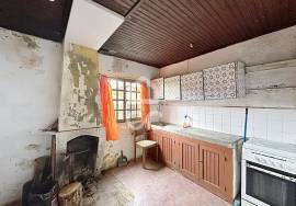 House for Restoration in Travancas 110 m² House for Restoration in Travancas 110 m²