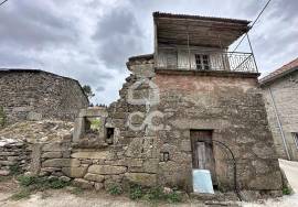 House for Restoration in Travancas 110 m² House for Restoration in Travancas 110 m²
