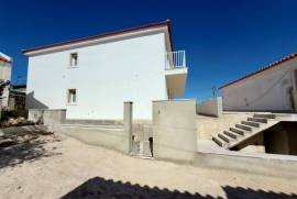 Apartamento T2 novo em Alcoitão com terraço, garagem e condomínio fechado.