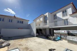 Apartamento T2 novo em Alcoitão com terraço, garagem e condomínio fechado.