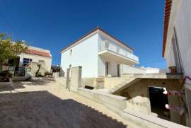 Apartamento T2 novo em Alcoitão com terraço, garagem e condomínio fechado.