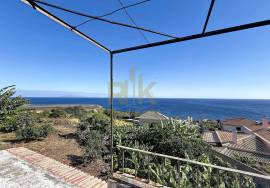 Mixed building with 2,970m²