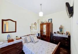 Mixed building with 2,970m²