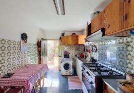 Mixed building with 2,970m²