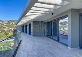 4 bedroom penthouse with spectacular sea views