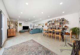 Magnificent T4 villa with swimming pool, large garage and garden in Aroeira Magnificent T4 villa with swimming pool, large garage and garden in Aroeira