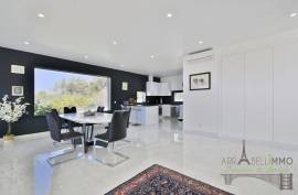 Nazaré — Perched Above the Ocean, a Villa with Pool for Family Life Nazaré — Perched Above the Ocean, a Villa with Pool for Family Life