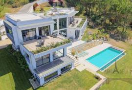 Nazaré — Perched Above the Ocean, a Villa with Pool for Family Life Nazaré — Perched Above the Ocean, a Villa with Pool for Family Life
