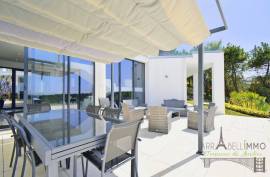 Nazaré — Perched Above the Ocean, a Villa with Pool for Family Life Nazaré — Perched Above the Ocean, a Villa with Pool for Family Life