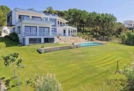 Nazaré — Perched Above the Ocean, a Villa with Pool for Family Life Nazaré — Perched Above the Ocean, a Villa with Pool for Family Life
