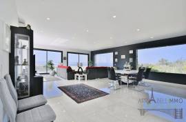 Nazaré — Perched Above the Ocean, a Villa with Pool for Family Life Nazaré — Perched Above the Ocean, a Villa with Pool for Family Life