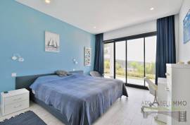 Nazaré — Perched Above the Ocean, a Villa with Pool for Family Life Nazaré — Perched Above the Ocean, a Villa with Pool for Family Life