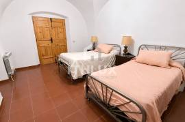 MANOR HOUSE IN TORREMOCHA (CÁCERES) – 555 M², PATIO, WINE CELLAR AND ELEVATOR MANOR HOUSE IN TORREMOCHA (CÁCERES) – 555 M², PATIO, WINE CELLAR AND ELEVATOR