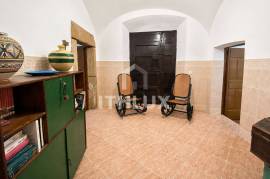MANOR HOUSE IN TORREMOCHA (CÁCERES) – 555 M², PATIO, WINE CELLAR AND ELEVATOR MANOR HOUSE IN TORREMOCHA (CÁCERES) – 555 M², PATIO, WINE CELLAR AND ELEVATOR