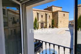 MANOR HOUSE IN TORREMOCHA (CÁCERES) – 555 M², PATIO, WINE CELLAR AND ELEVATOR