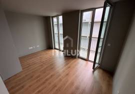 Brand new 1 bedroom duplex apartment, near Praça do Marquês in Porto, for rent.