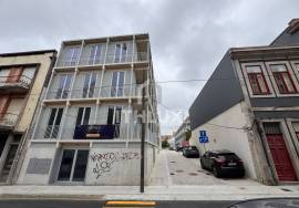 Brand new 1 bedroom duplex apartment, near Praça do Marquês in Porto, for rent.