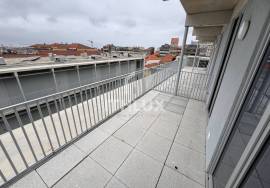 Brand new 1 bedroom duplex apartment, near Praça do Marquês in Porto, for rent.