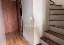 Brand new 1 bedroom duplex apartment, near Praça do Marquês in Porto, for rent.