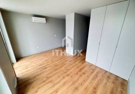 Brand new 1 bedroom duplex apartment, near Praça do Marquês in Porto, for rent.