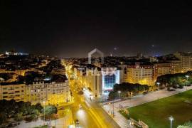 Charming 2 Bedroom Apartment in Arroios — View of São Jorge Castle