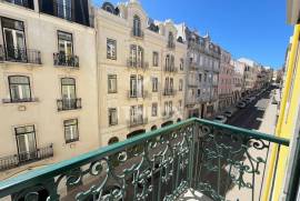 Charming 2 Bedroom Apartment in Arroios — View of São Jorge Castle
