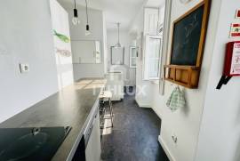 Charming 2 Bedroom Apartment in Arroios — View of São Jorge Castle