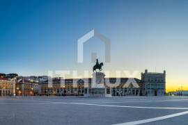 Charming 2 Bedroom Apartment in Arroios — View of São Jorge Castle