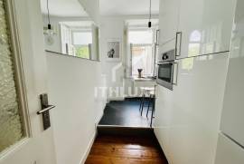 Charming 2 Bedroom Apartment in Arroios — View of São Jorge Castle