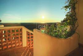 Charming 4-bedroom villa with panoramic sea views near Santa Barbara de Nexe Charming 4-bedroom villa with panoramic sea views near Santa Barbara de Nexe