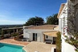 Charming 4-bedroom villa with panoramic sea views near Santa Barbara de Nexe Charming 4-bedroom villa with panoramic sea views near Santa Barbara de Nexe