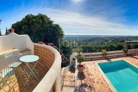 Charming 4-bedroom villa with panoramic sea views near Santa Barbara de Nexe Charming 4-bedroom villa with panoramic sea views near Santa Barbara de Nexe