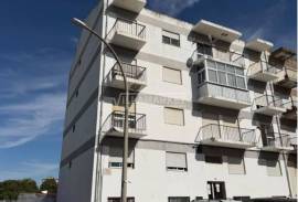1 bedroom bank apartment on the 1st floor of a building located in Vale da Amoreira, municipality of Moita