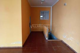 Stall shop with 69 m2 + 1 storage room with 88 m2 located in Baixa da Banheira Stall shop with 69 m2 + 1 storage room with 88 m2 located in Baixa da Banheira