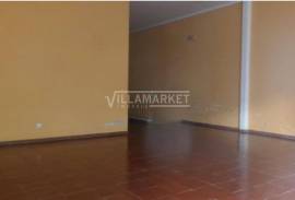 Stall shop with 69 m2 + 1 storage room with 88 m2 located in Baixa da Banheira Stall shop with 69 m2 + 1 storage room with 88 m2 located in Baixa da Banheira