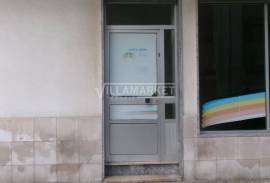 Stall shop with 69 m2 + 1 storage room with 88 m2 located in Baixa da Banheira Stall shop with 69 m2 + 1 storage room with 88 m2 located in Baixa da Banheira