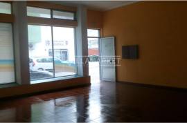 Stall shop with 69 m2 + 1 storage room with 88 m2 located in Baixa da Banheira Stall shop with 69 m2 + 1 storage room with 88 m2 located in Baixa da Banheira