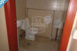Stall shop with 120 m2 of floor area with 4 parking spaces in the basement located in Carnide, Lisbon