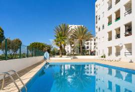 Renovated 1+1 Bedroom Apartment with Swimming Pool, 50m from Quarteira Beach