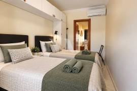 Renovated 0+2 Bedroom Apartment 100m from the Beach with Pool, Quarteira Renovated 0+2 Bedroom Apartment 100m from the Beach with Pool, Quarteira